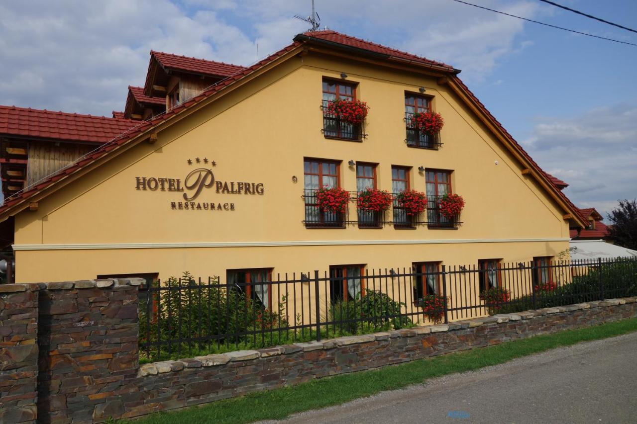 Hotel A Restaurace Palfrig Stara Ves nad Ondrejnici Dış mekan fotoğraf