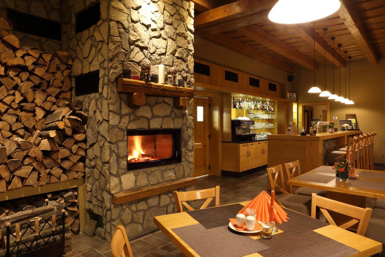Hotel A Restaurace Palfrig Stara Ves nad Ondrejnici Dış mekan fotoğraf