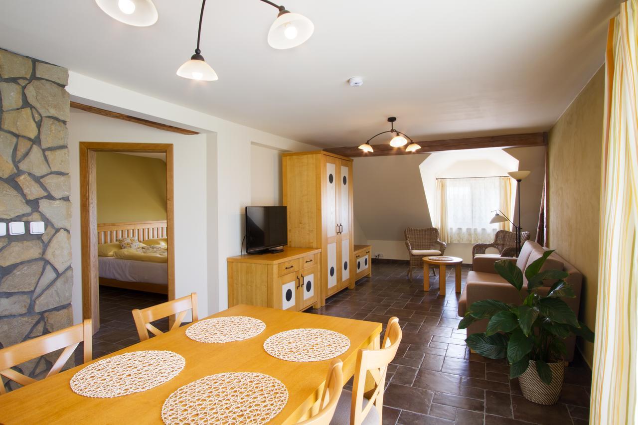 Hotel A Restaurace Palfrig Stara Ves nad Ondrejnici Dış mekan fotoğraf